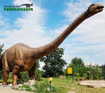 Animatronic életméretű dinoszaurusz a parkhoz