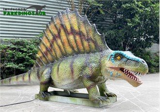 Életnagyságú dinoszauruszmásolatok a parkba