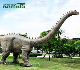 A nagy méretű mesterséges dinoszaurusz valódinak tűnik