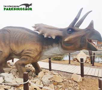 Óriás animatronikus dinoszaurusz