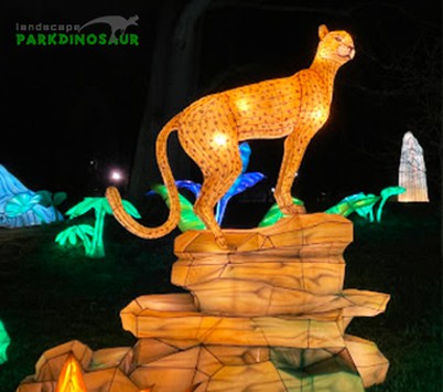 Szabadtéri életnagyságú lámpás show